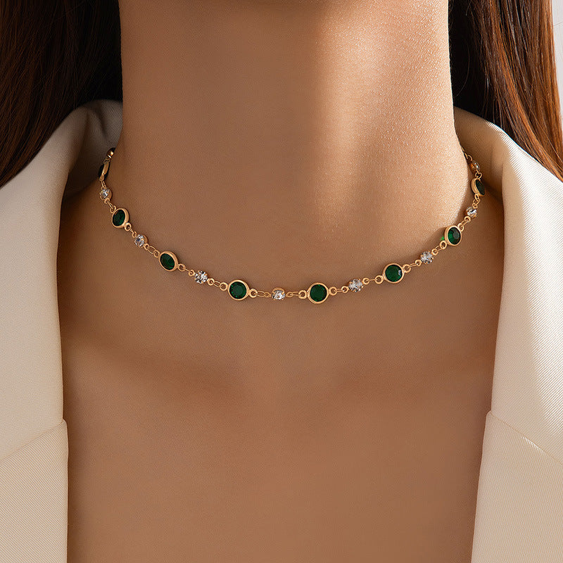 VINTAGE GREEN CLAVICLE NECKLACE