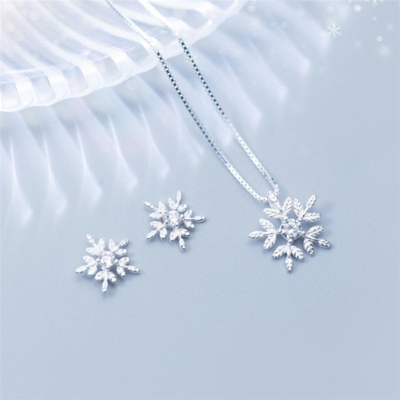 VINTAGE INSPIRED SNOWFLAKE NECKLACE