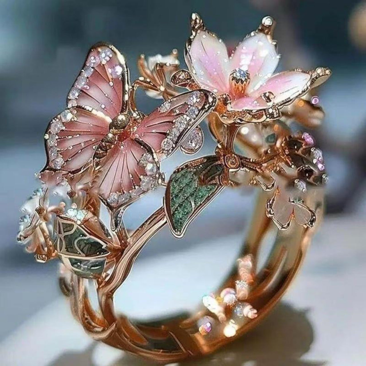 TIMELESS VINTAGE RHINESTONE RING