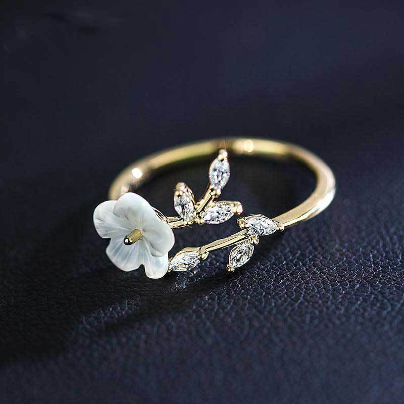 DAZZLING WHITE BLOSSOM ZIRCONIA RING