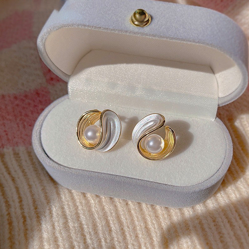 LUXURY WHITE OPAL GOLD EARRINGS