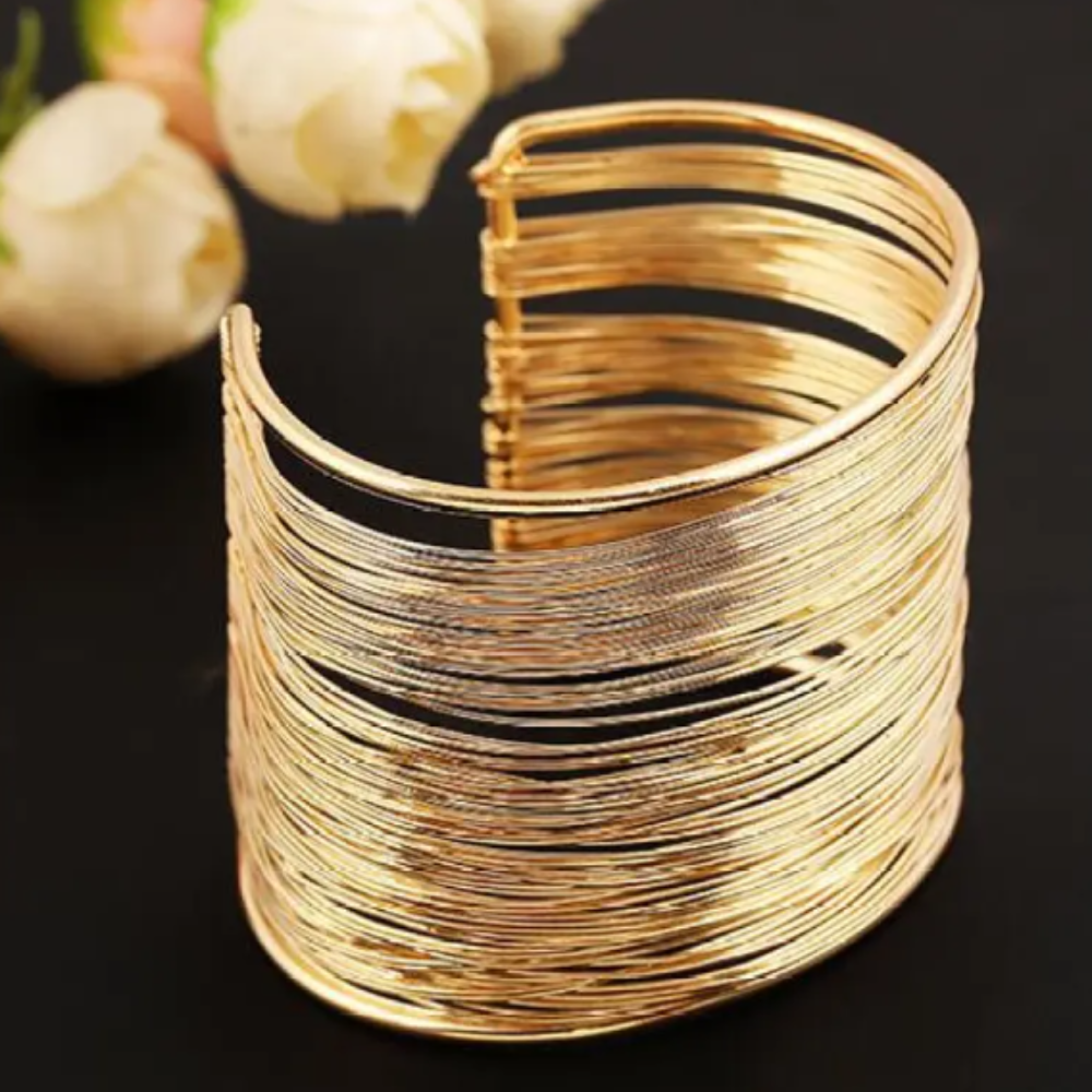 Manchette vintage golden bracelet – elegant wide cuff bangle with shiny gold finish, statement jewelry for women, perfect gift or fashion accessory.