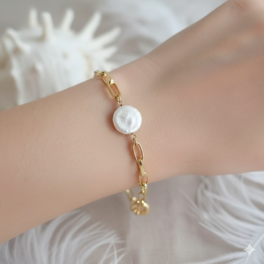Elegant vintage baroque pearl bracelet with irregular pearls, handmade timeless jewelry for women, perfect for weddings and special occasions.