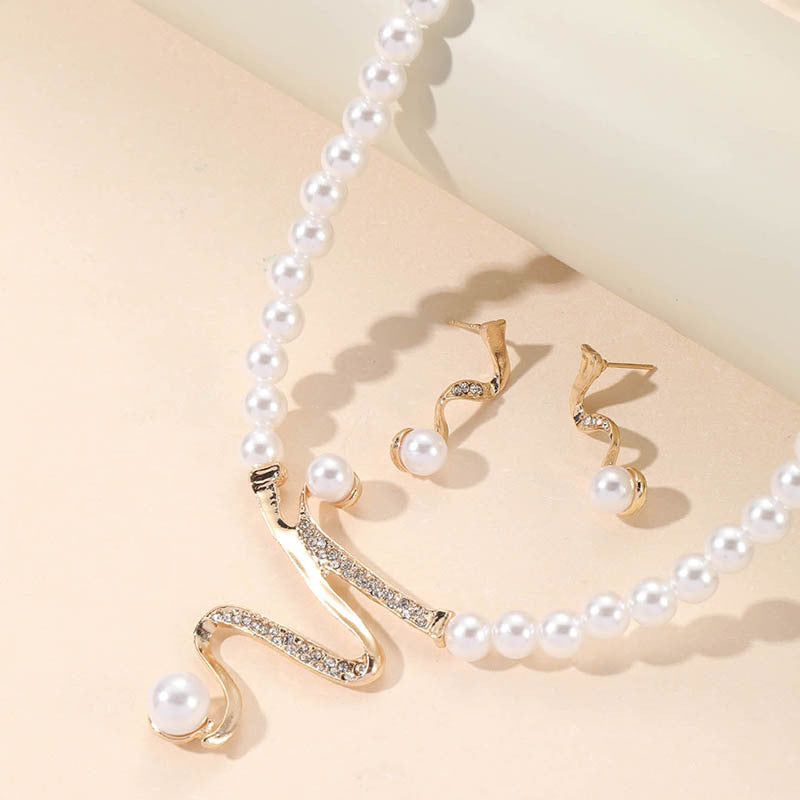 PEARL NECKLACE & EARRINGS GIFT SET