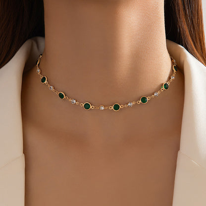 VINTAGE GREEN CLAVICLE NECKLACE
