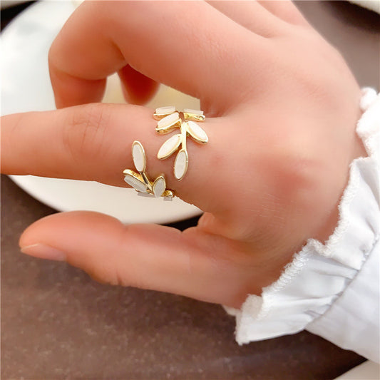 WIND WINDING ELEGANT SOLID LEAF RING