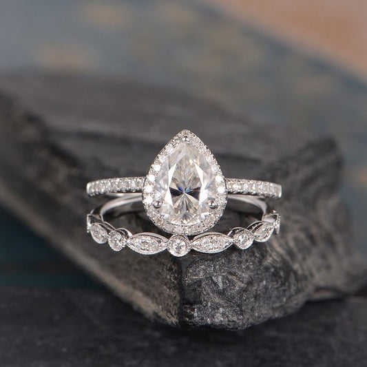 ELEGANT ZIRCONIA PEAR RING