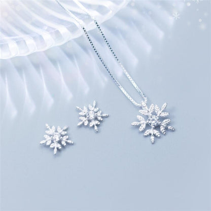 VINTAGE INSPIRED SNOWFLAKE NECKLACE