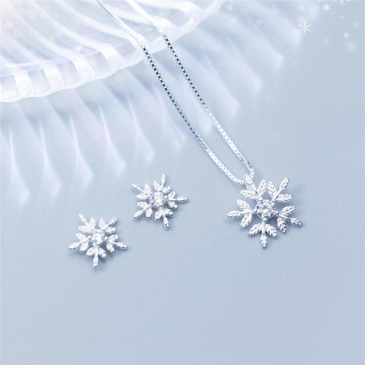 VINTAGE INSPIRED SNOWFLAKE NECKLACE