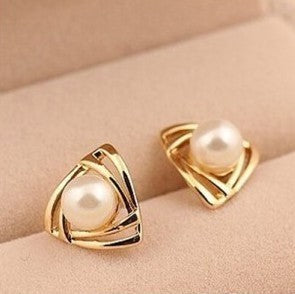 TRENDY VERSION PEARL STUD EARRINGS