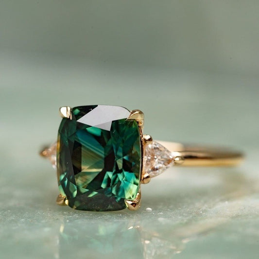 ANTIQUE-INSPIRED GREEN ZIRCONIA STONE RING