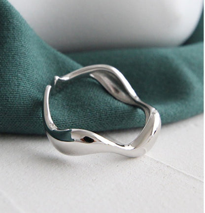 RETRO WAVY STERLING RING