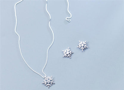 VINTAGE INSPIRED SNOWFLAKE NECKLACE