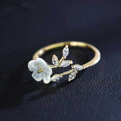 DAZZLING WHITE BLOSSOM ZIRCONIA RING