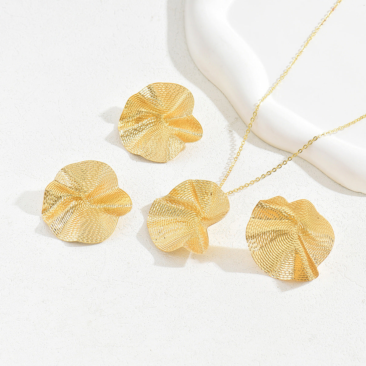 RETRO CHIC TREASURE NECKLACE RING SET