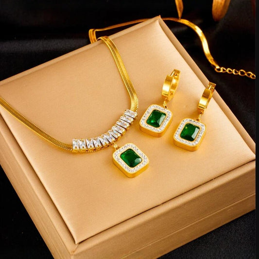 EMERALD PENDANT EARRINGS SET