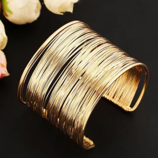 Manchette vintage golden bracelet – elegant wide cuff bangle with shiny gold finish, statement jewelry for women, perfect gift or fashion accessory.