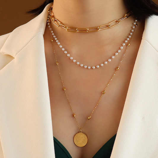 “Minimalist dainty layered necklace with delicate gold and silver chains, elegant fashion jewelry for women, perfect for everyday wear or special occasions.”