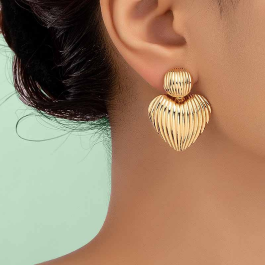 "Timeless heart-shaped earrings with sparkling zirconia inlay, elegant romantic jewelry for women – perfect gift for Valentine’s Day, anniversaries, or special occasions."