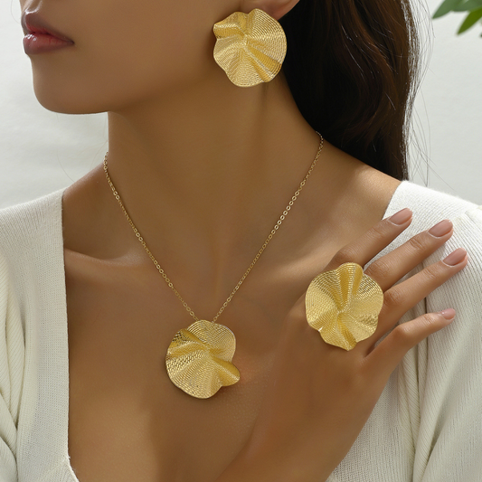 RETRO CHIC TREASURE NECKLACE RING SET