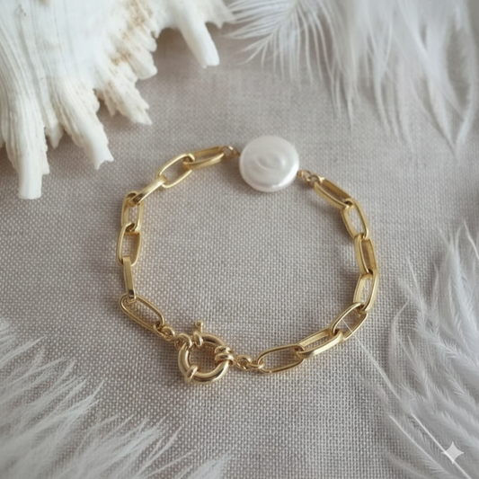 Elegant vintage baroque pearl bracelet with irregular pearls, handmade timeless jewelry for women, perfect for weddings and special occasions.