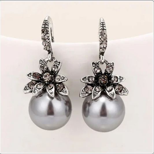 VINTAGE SILVER PEARL EARRINGS