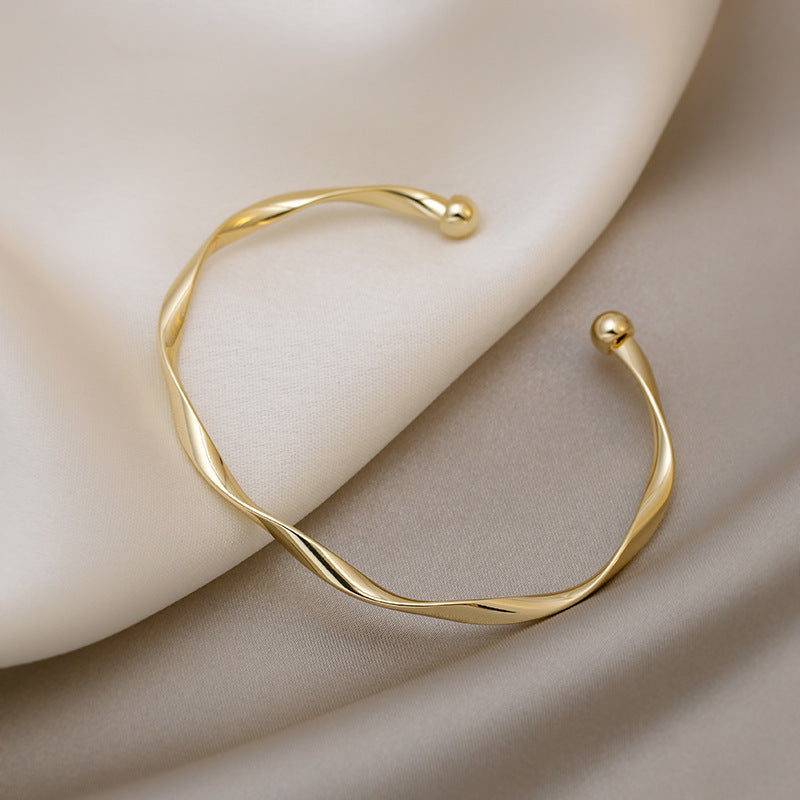 ELEGANT GOLDEN OPEN BRACELET