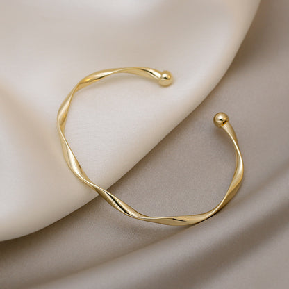 ELEGANT GOLDEN OPEN BRACELET